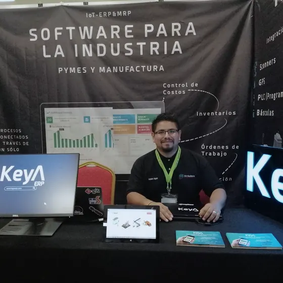 Stand de KeyA ERP en una expo industrial