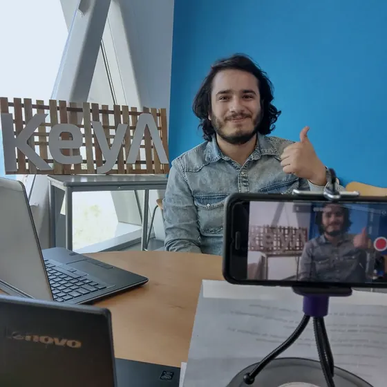 Grabando contenido en la oficina
